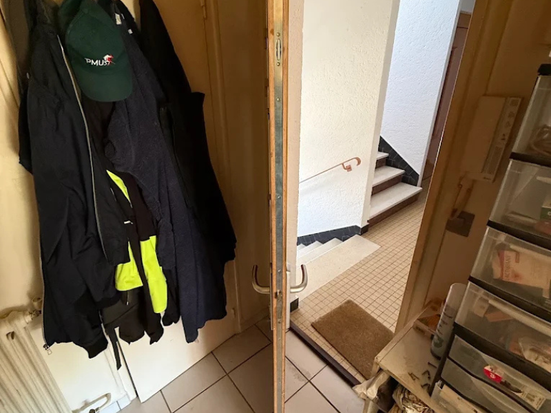 Réalisation de serrurerie, vitrerie ou pose de film par VNC Services 7