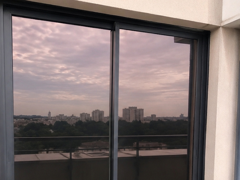 Réalisation de serrurerie, vitrerie ou pose de film par VNC Services 4